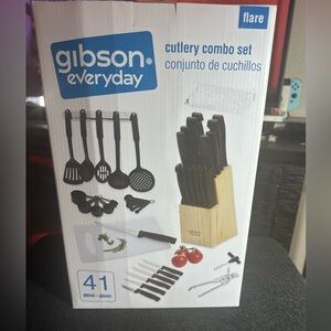 Gibson Everyday Black Cutlery Set with Wooden Block